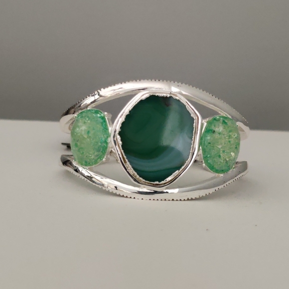 Bracelets & Earrings Bundle 🌴🌴🌴 - Picture 6 of 10